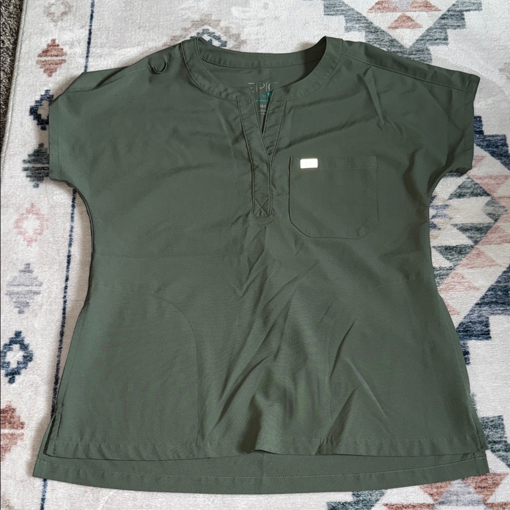 Green epic small scrub top